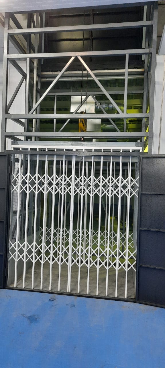 Грузовой подъёмник в металлокаркасной шахте ПГ-МШ-200, 2000 кг, Республика Казахстан